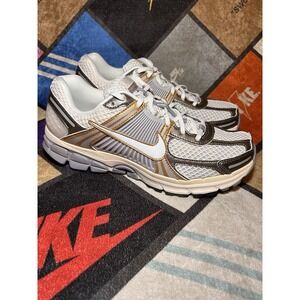 Nike Zoom Vomero 5 Platinum Tint / White Size 10.5 Men's